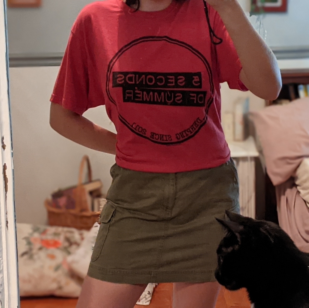 Official 5SOS merch tee